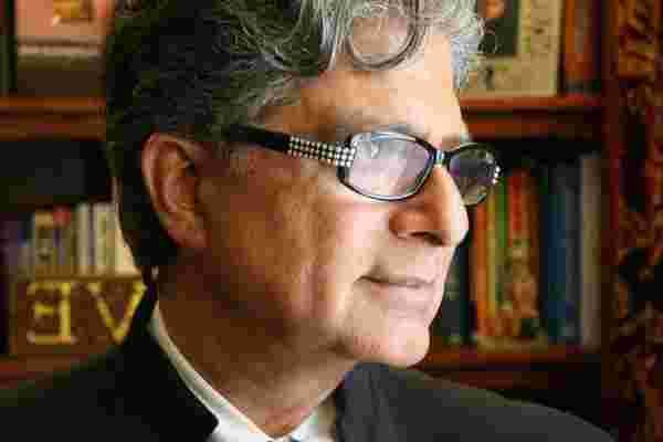 迪帕克·乔普拉 (Deepak Chopra) 为您提供了3个简单而令人惊讶的生产力秘诀